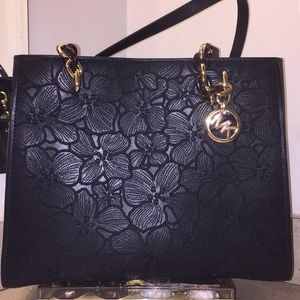 Michael Kors Black LG Tote Leather